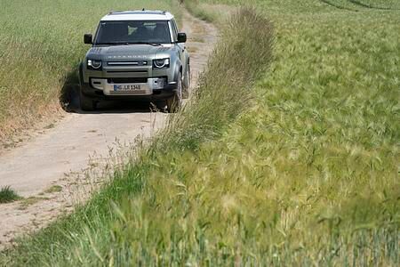 Fahrbericht: Land Rover Defender   - Sprung in die Moderne 