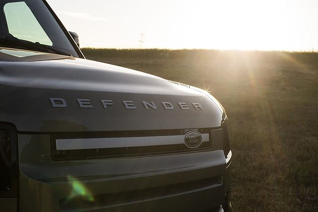 Im Spätherbst folgt der dreitürige Defender 90