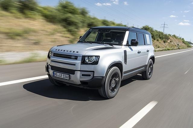 Nach 9,1 Sekunden erreicht der Land Rover Defender 110 D240 Landstraßentempo