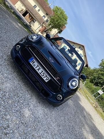 Die Farbe des Lacks nennt sich übrigens \"Deep Laguna metallic\"