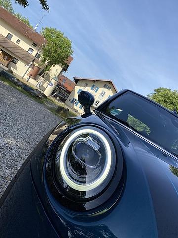 Das Mini Cooper S Cabrio Sidewalk hat natürlich das LED-Tagfahrlicht