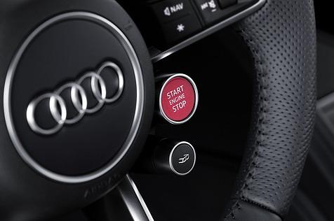 Alle fahrdynamisch relevanten Einstellungen kann man am Lenkrad vornehmen