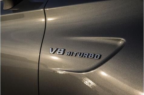 Der V8-Bi-Turbo-Motor hat ein maximales Drehmoment von 700 Newtonmetern