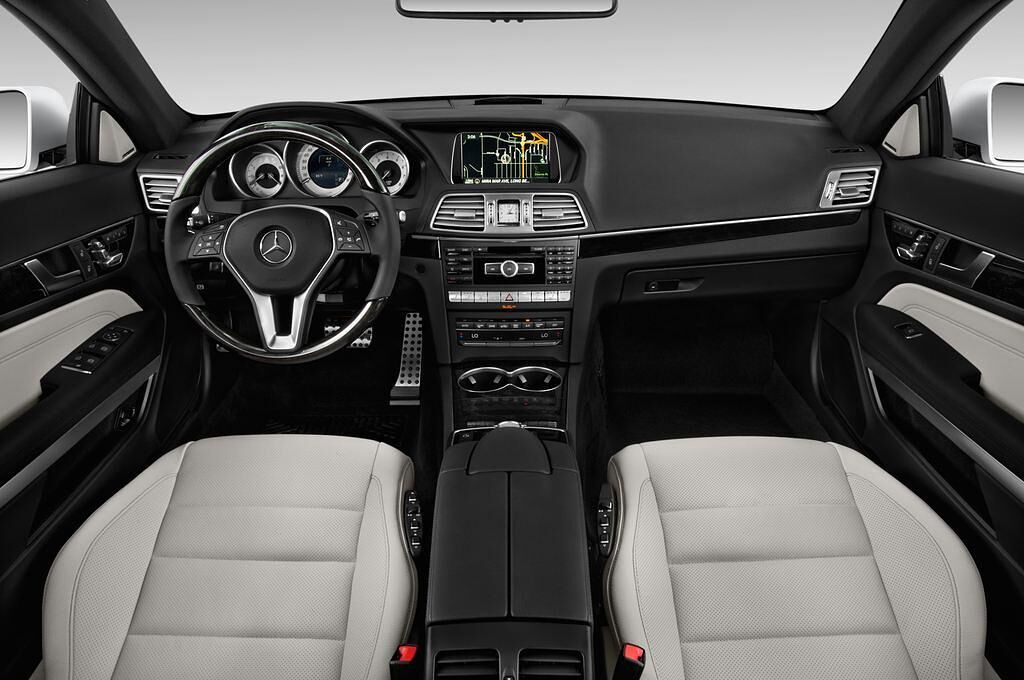 Mercedes E-Class (Baujahr 2014) - 2 Türen Cockpit und Innenraum