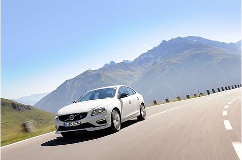 Nach 4,7 Sekunden erreicht der Volvo die 100-km/h-Marke