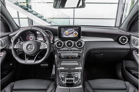 Das Cockpit des Mercedes AMG GLC 43 Coupé