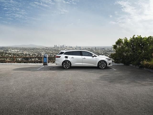 Der Renault Megane Estate E-Tech PHEV hat eine 9,8 kWh Batterie