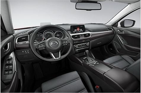 Im Cockpit gibt es ein neu gestaltetes Lenkrad im Stil des MX-5