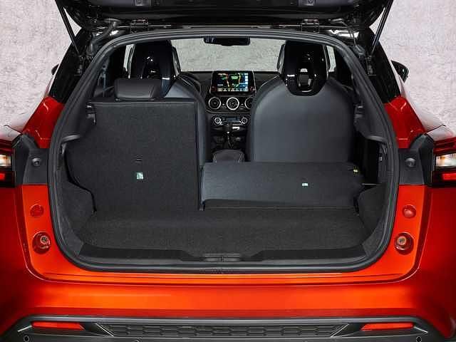 Dank der umklappbaren Rückbanklehne kann das Gepäckabteil des Juke auf 1.088 Liter wachsen