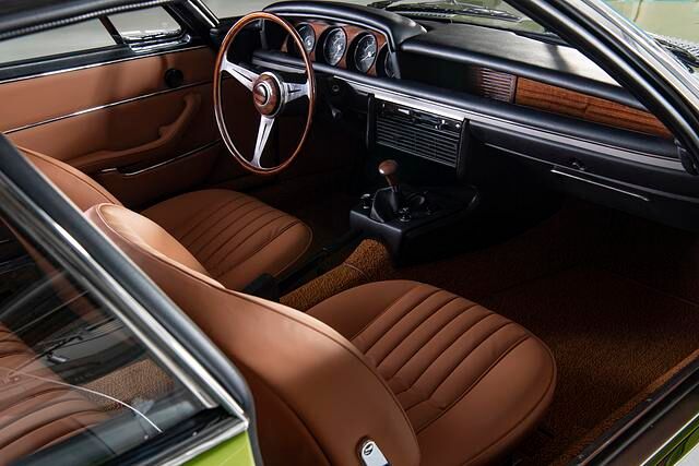 Auch den Innenraum des 2800 GTS haben die Restaurationsspezialisten wieder auf Hochglanz gebracht