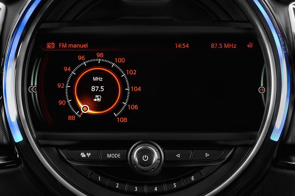 MINI Clubman (Baujahr 2017) Cooper SD 5 Türen Radio und Infotainmentsystem