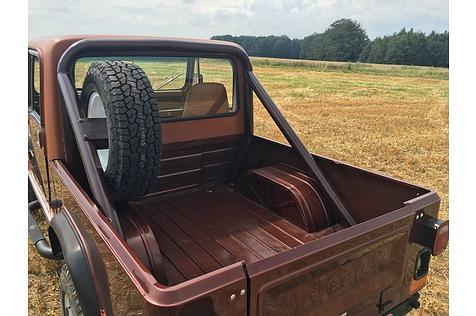 Jeep CJ-8 Scrambler - mit kurzer Ladefläche