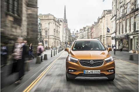 Der Opel Mokka X kann jetzt optional mit LED-Scheinwerfer ausgestattet werden