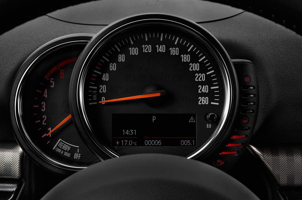 MINI Clubman (Baujahr 2017) Cooper SD 5 Türen Tacho und Fahrerinstrumente