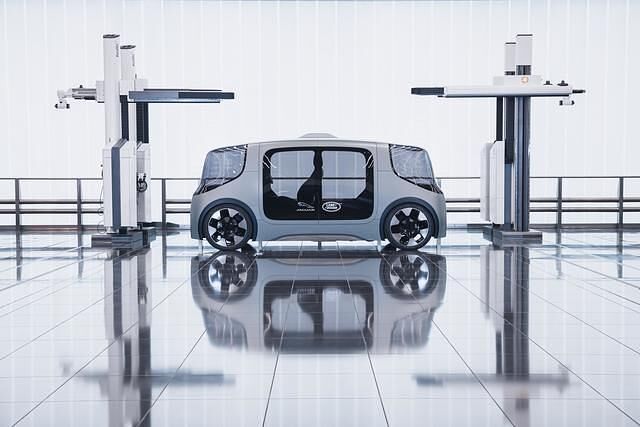 Beim gut vier Meter langen Vector sind Batterie und Antrieb im Fahrzeugboden integriert 