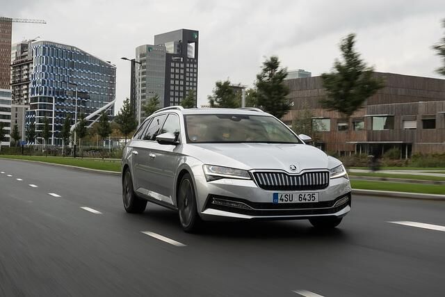 Mit seinem LED-Tagfahrlicht strahlt der Tschech durchaus Prestige aus