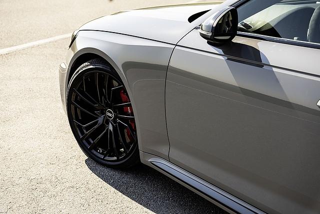 Karbon gehört auch beim Audi RS 4 Avant dazu