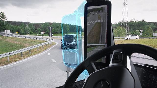 Klassische Außenspiegel verdecken beim Lkw einiges an Sichtfeld