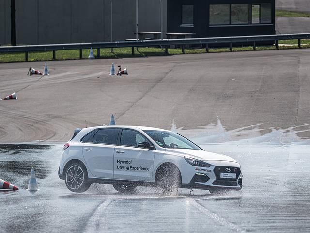 Neues Fahrtraining auch für Elektroautos - Im Hyundai auf die Schulbank
