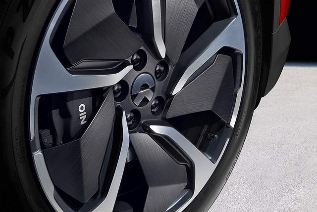 Brembobremsen sind für die Verzögerung verantwortlich