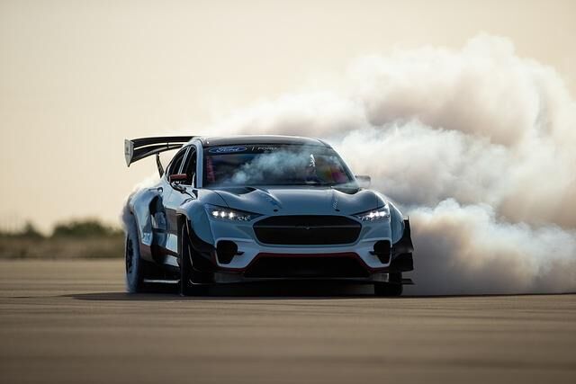 Ford Mustang Mach-E 1400 - Der Megawatt-Drifter 