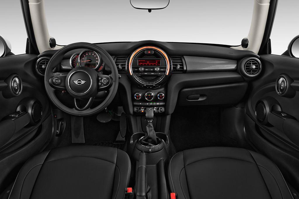 MINI MINI (Baujahr 2014) 1.5 COOPER 3 Türen Cockpit und Innenraum