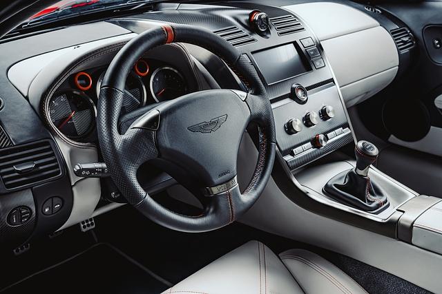 Das Cockpit des Vanquish V12 wird bei R-Reforged deutlich modernisiert