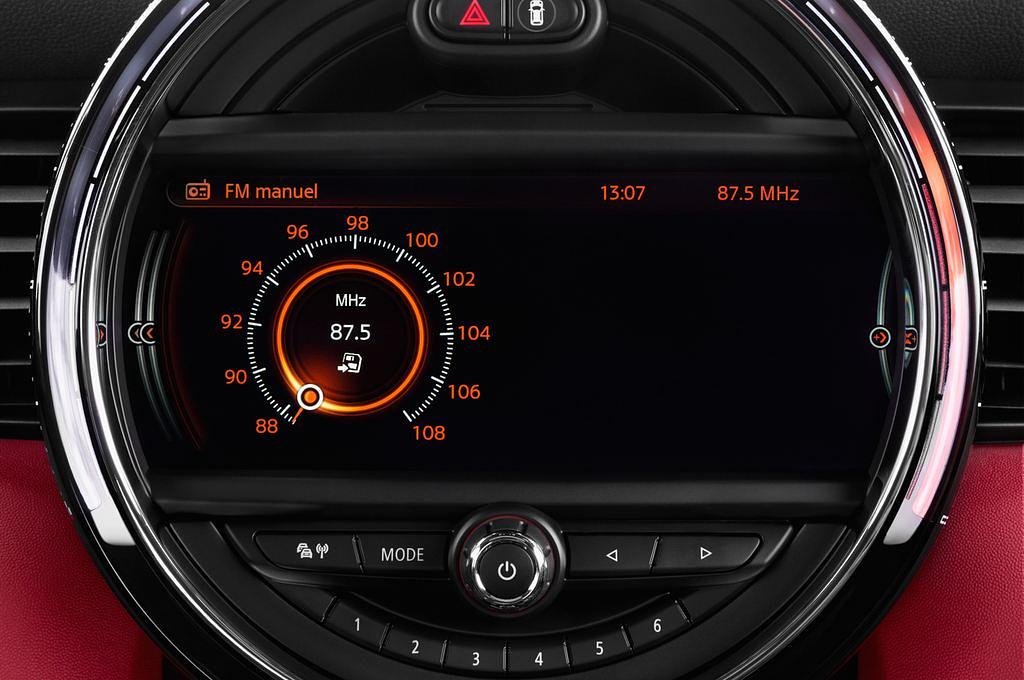 MINI MINI (Baujahr 2017) JCW 3 Türen Radio und Infotainmentsystem