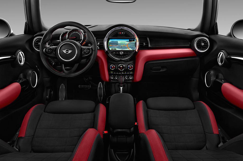MINI MINI (Baujahr 2017) JCW 3 Türen Cockpit und Innenraum