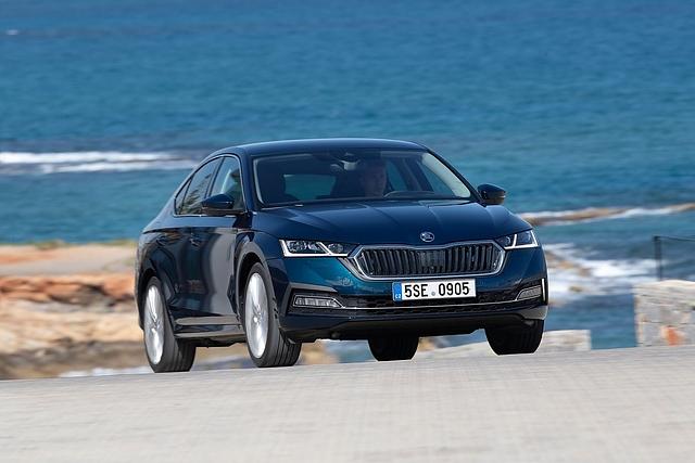 Die Skoda Octavia Limousine teilt sich natürlich den Vorderwagen mit dem Combi