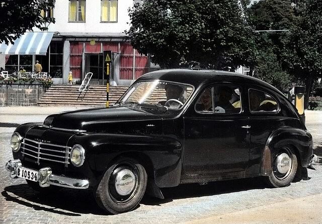 Die Auslieferung des ersten Volvo PV 444 erfolgt am 3. Februar 1947