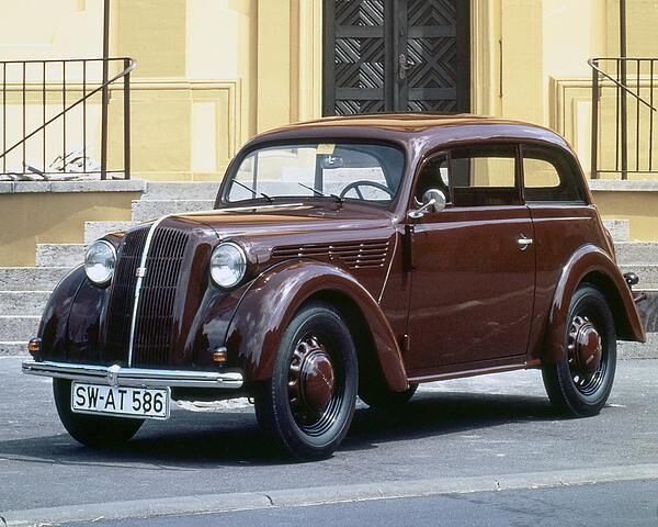 1946 läuft in der Sowjetunion die Produktion des Moswitsch 400 an, der auf dem ehemaligen Opel Kadett basiert