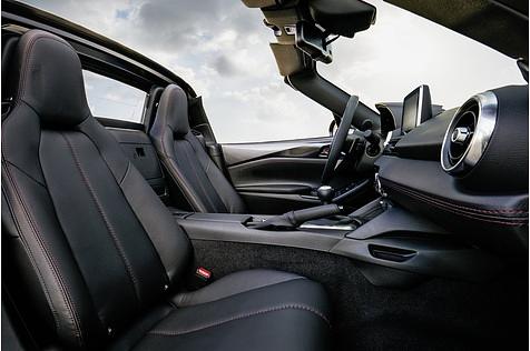Mazda MX-5 RF 2.0 - wenig Platz für zwei Personen
