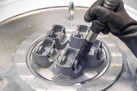 Kolben aus dem 3D-Drucker   - Porsche printet in die Zukunft  