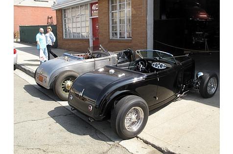 Hollywood Hot Rods in Burbank / California - coole Autos vor der Tür