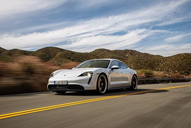 Der Porsche Taycan ist das erste Serien-Elektroauto mit 800-Volt-Batterie. Die kommt vom Zulieferer Dräxelmaier