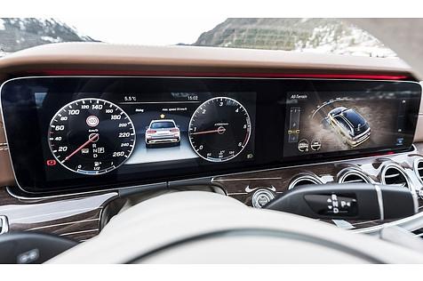 Das Interieur der E-Klasse ist schon bekannt - aber noch immer eindrucksvoll.