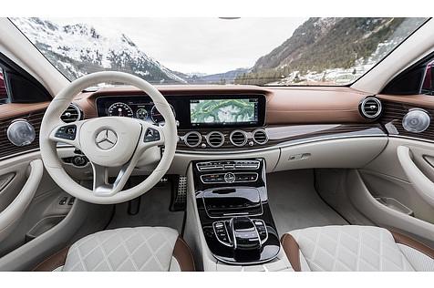 Das Cockpit des Mercedes E 220 d All-Terrain.