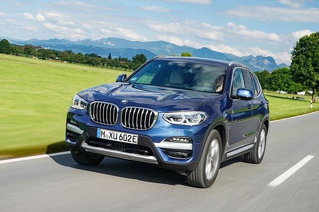 Nach 6,1 Sekunden erreicht der BMW X3 xDrive30e 100 km/h