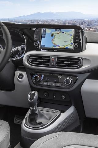 Den Hyundai i10 gibt es wahlweise mit automatisiertem Schaltgetriebe oder Fünfgang-Handschaltung