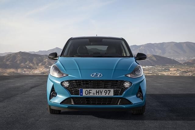 Der Hyundai i10 1.2 ist bis zu 171 km/h schnell