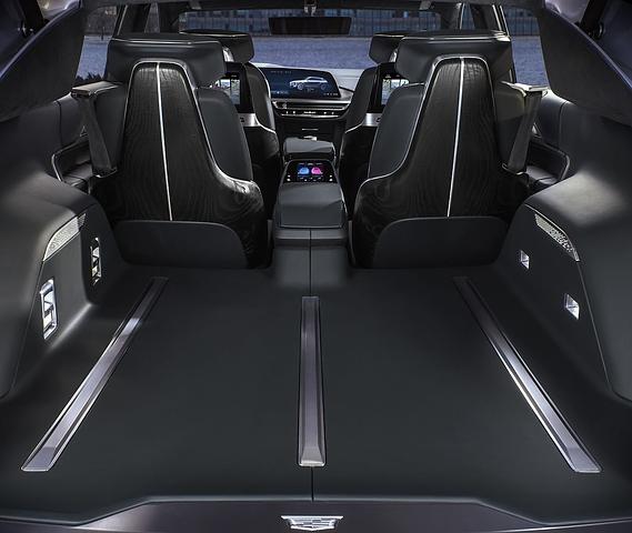 Raum plus sechs: Im Cadillac Lyriq sollen sechs Personen Platz finden