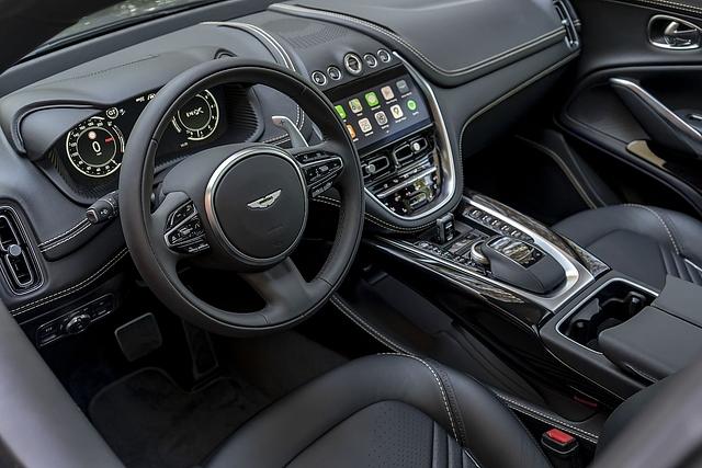 Edles Cockpit mit Mercedes-Genen