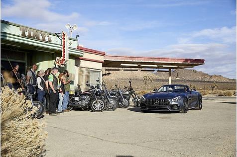 Beim Mercedes-Werbespot spielt Peter Fonda die Hauptrolle