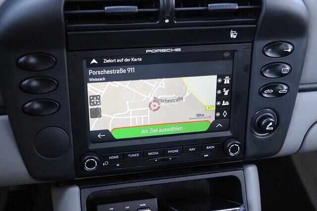 Auch in alten Porsche-Modellen lässt sich modernes Infotainment nutzen