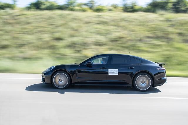 An der Optik des sportlichen Luxusliners ändert sich vergleichsweise wenig