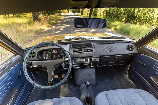 Das Cockpit beinhaltete bereits einen Drehzahlmesser