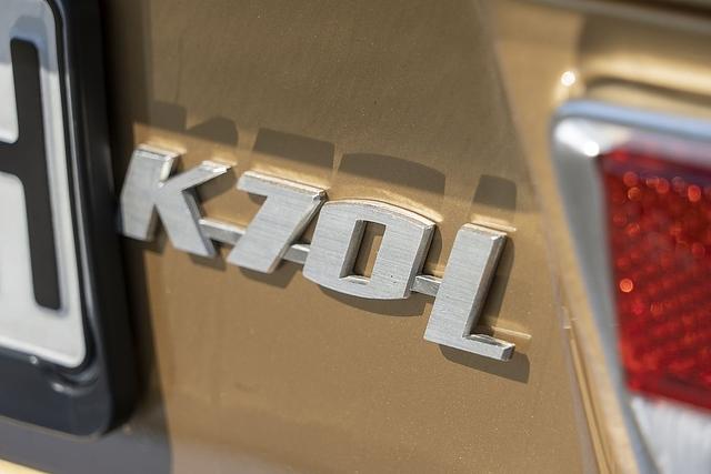 Der VW K70 L hatte Extras, wie ein abschließbares Handschuhfach, eine Liegesitzverstellung für die vorderen Sitze, Teppichboden statt Nadelvlies und Sonnenblenden mit Schminkspiegel