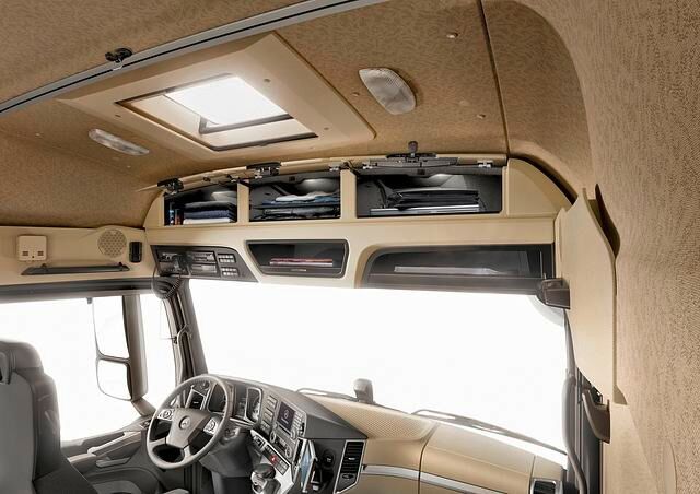 Ebenso Entscheidend für die Fuhrpark-Manager sind heute auch Platz und Komfort, mit diversen Staufächern anstelle der Liege für den zweiten Fahrer und Geräten wie Mikrowelle, Fernseher,...
