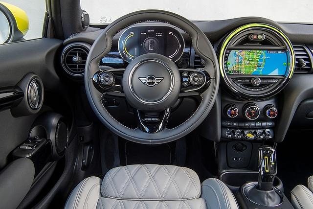 Das Infotainment des Mini Cooper SE ist moderner